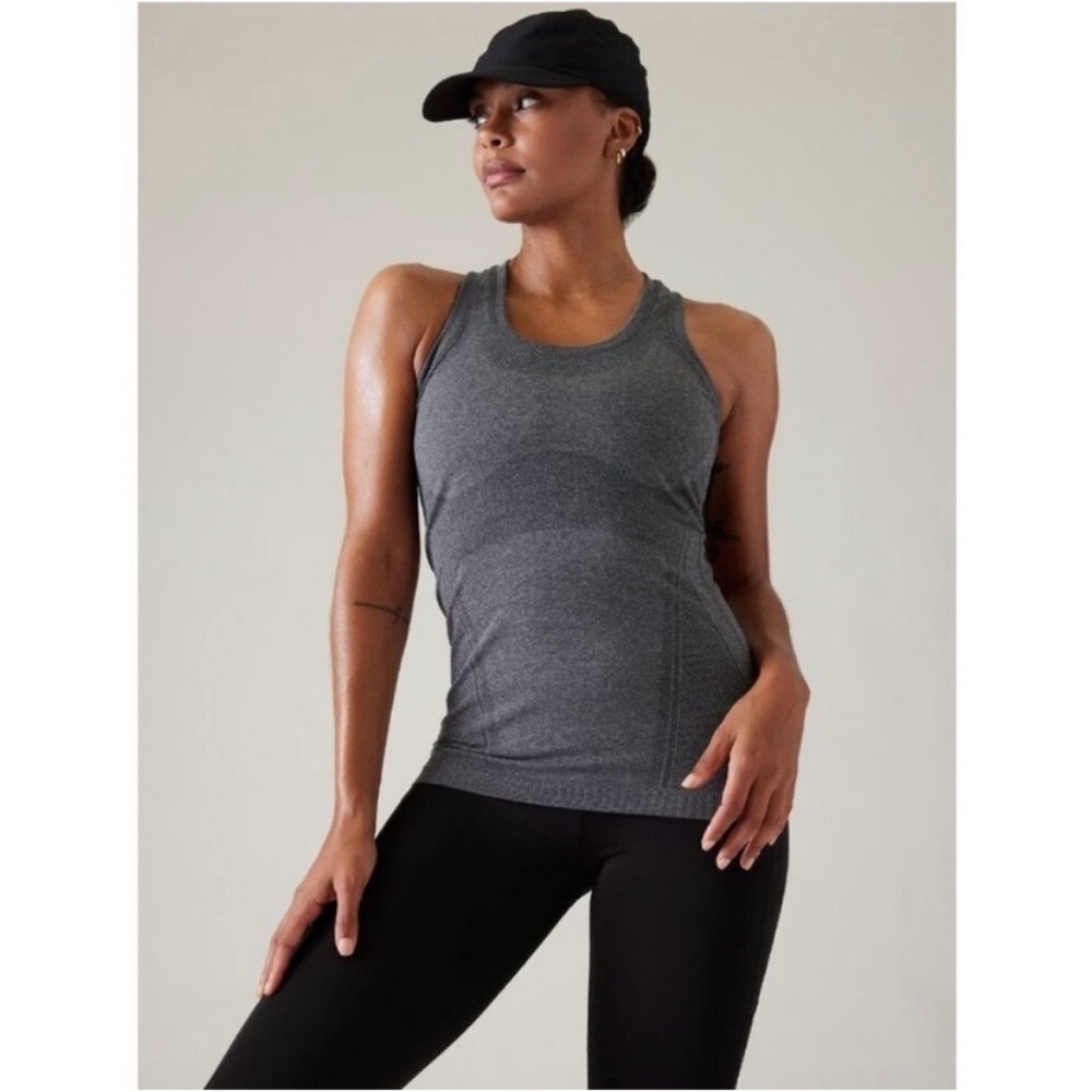 ATHLETA MOMENTUM SEAMLESS HEATHER TANK IN CHARCOAL GREY HEATHER Size Medium